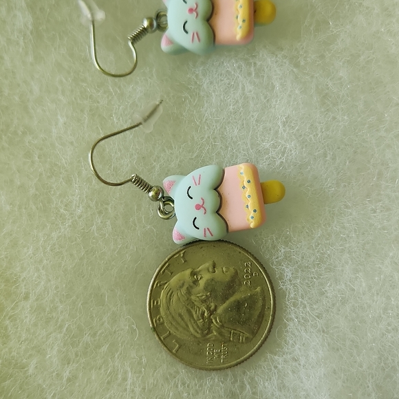 Lightweight cat popsicle earrings - Picture 3 of 3